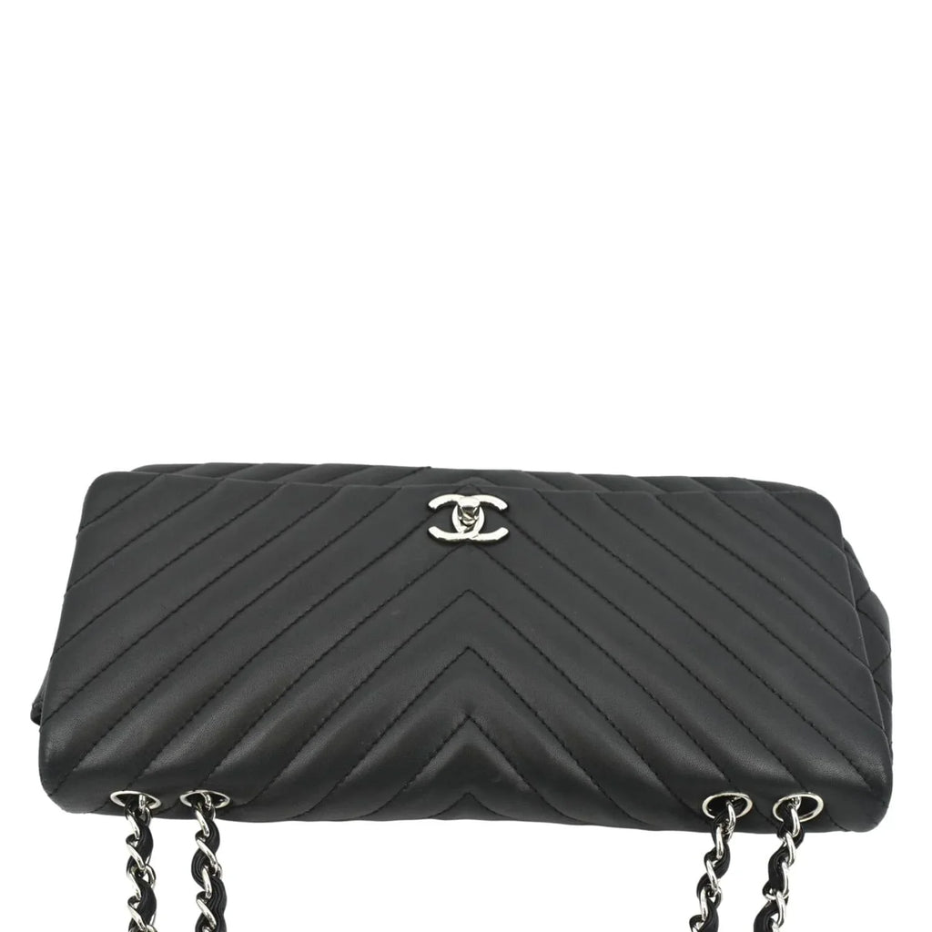 Pre-Owned CHANEL Sizeurpique Chevron Medium Lambskin Leather Flap Crossbody Bag Black