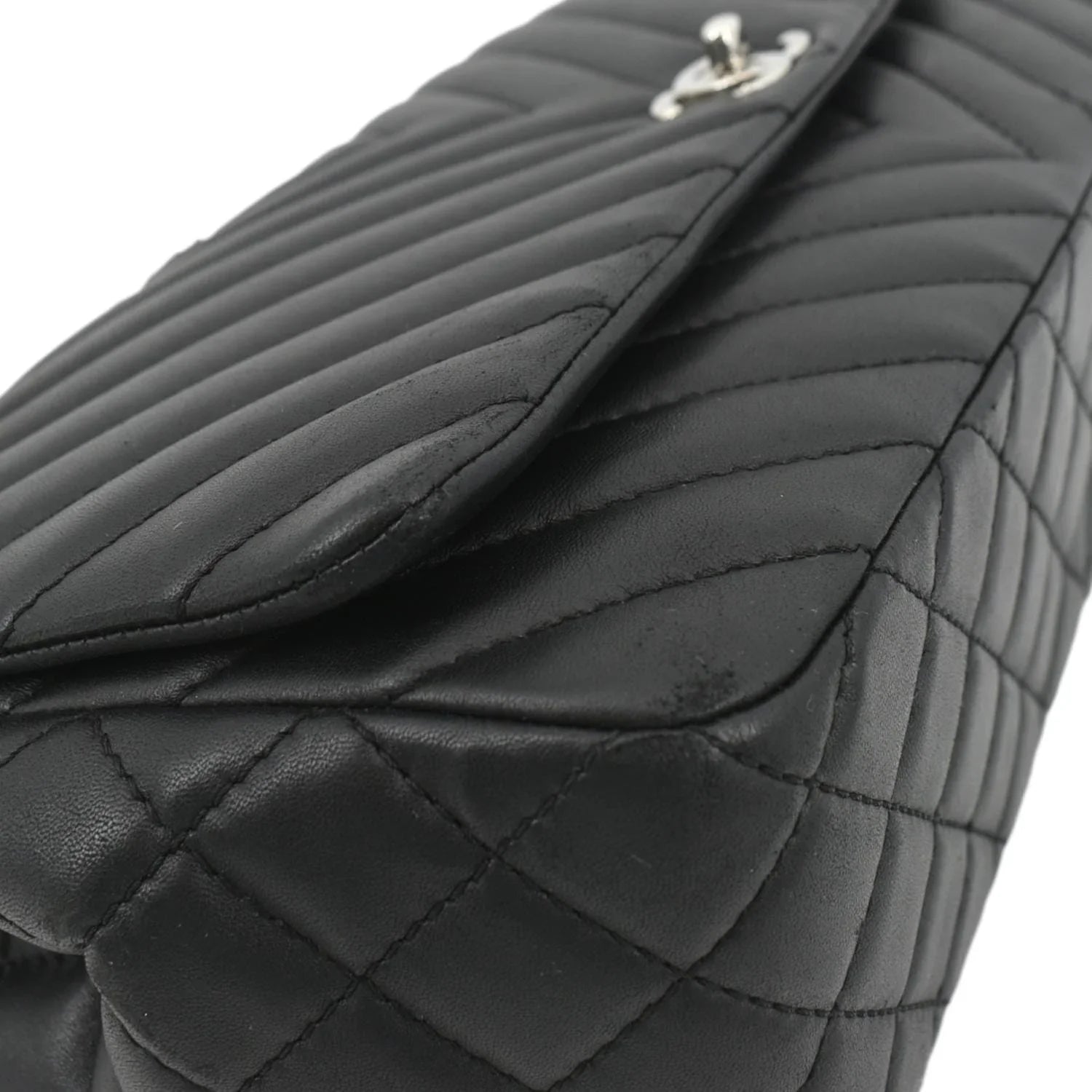 Pre-Owned CHANEL Sizeurpique Chevron Medium Lambskin Leather Flap Crossbody Bag Black