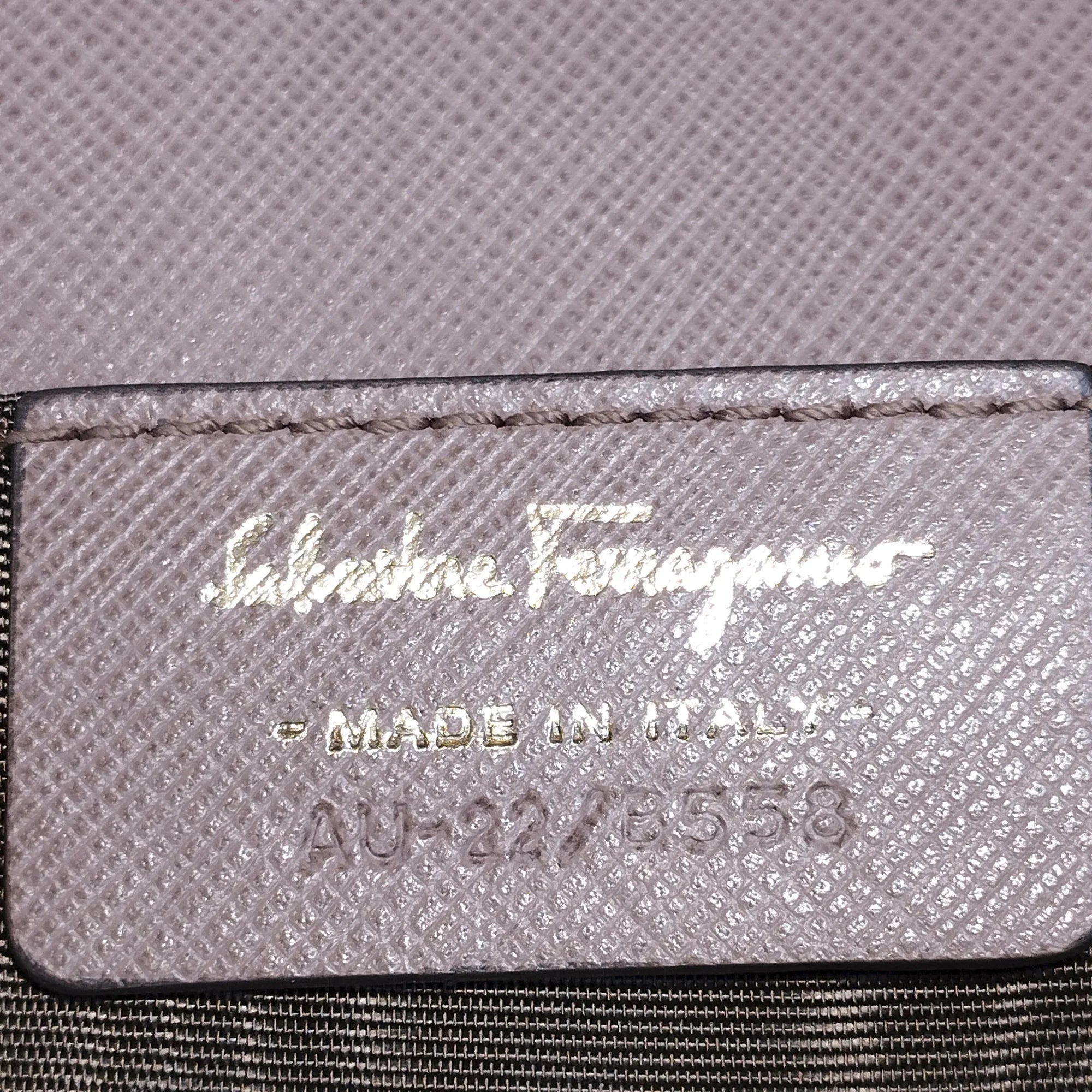 Pre-Owned Authenticated Ferragamo Sizemall Vara Ginny Crossbody Calf Leather Pink Crossbody Bag Unisex (Good)