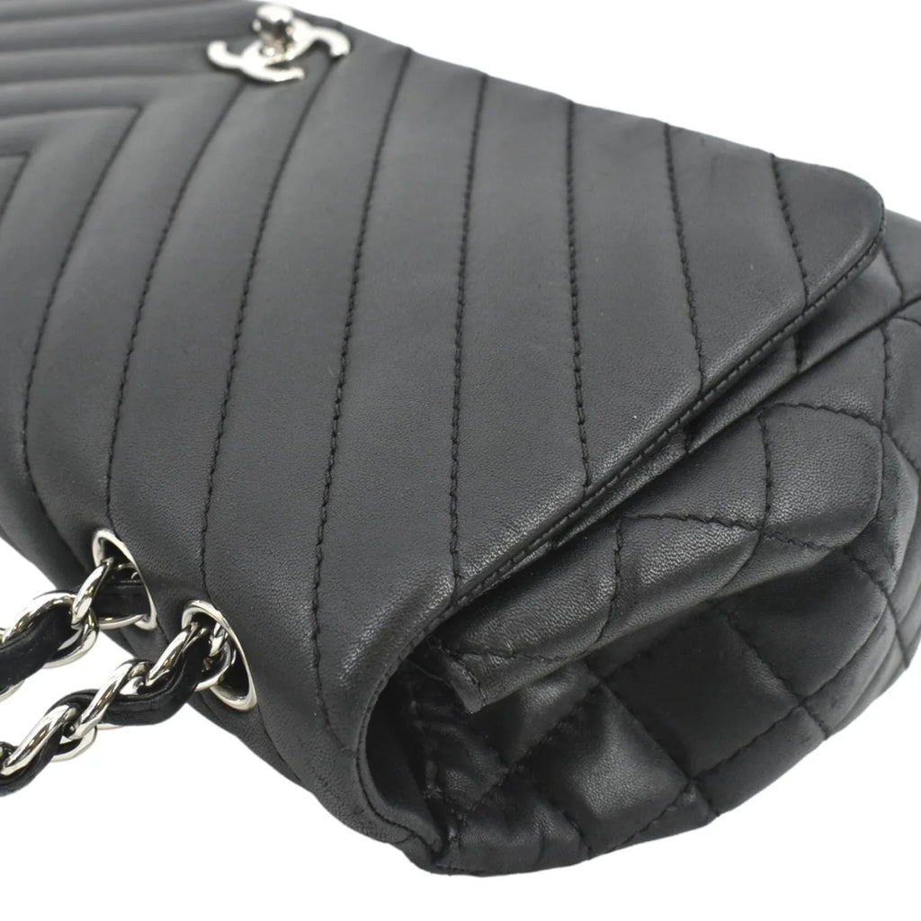 Pre-Owned CHANEL Sizeurpique Chevron Medium Lambskin Leather Flap Crossbody Bag Black
