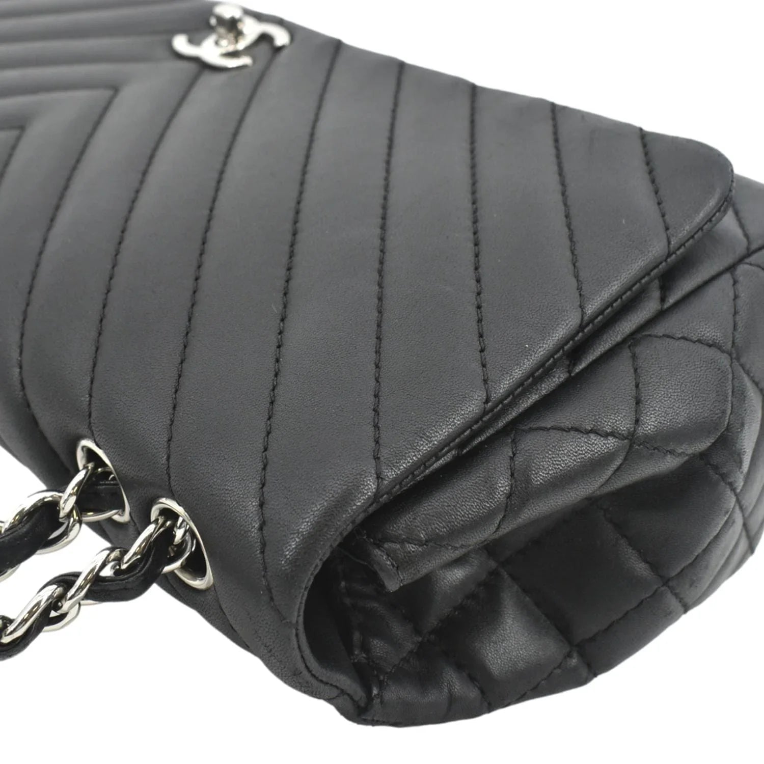 Pre-Owned CHANEL Sizeurpique Chevron Medium Lambskin Leather Flap Crossbody Bag Black