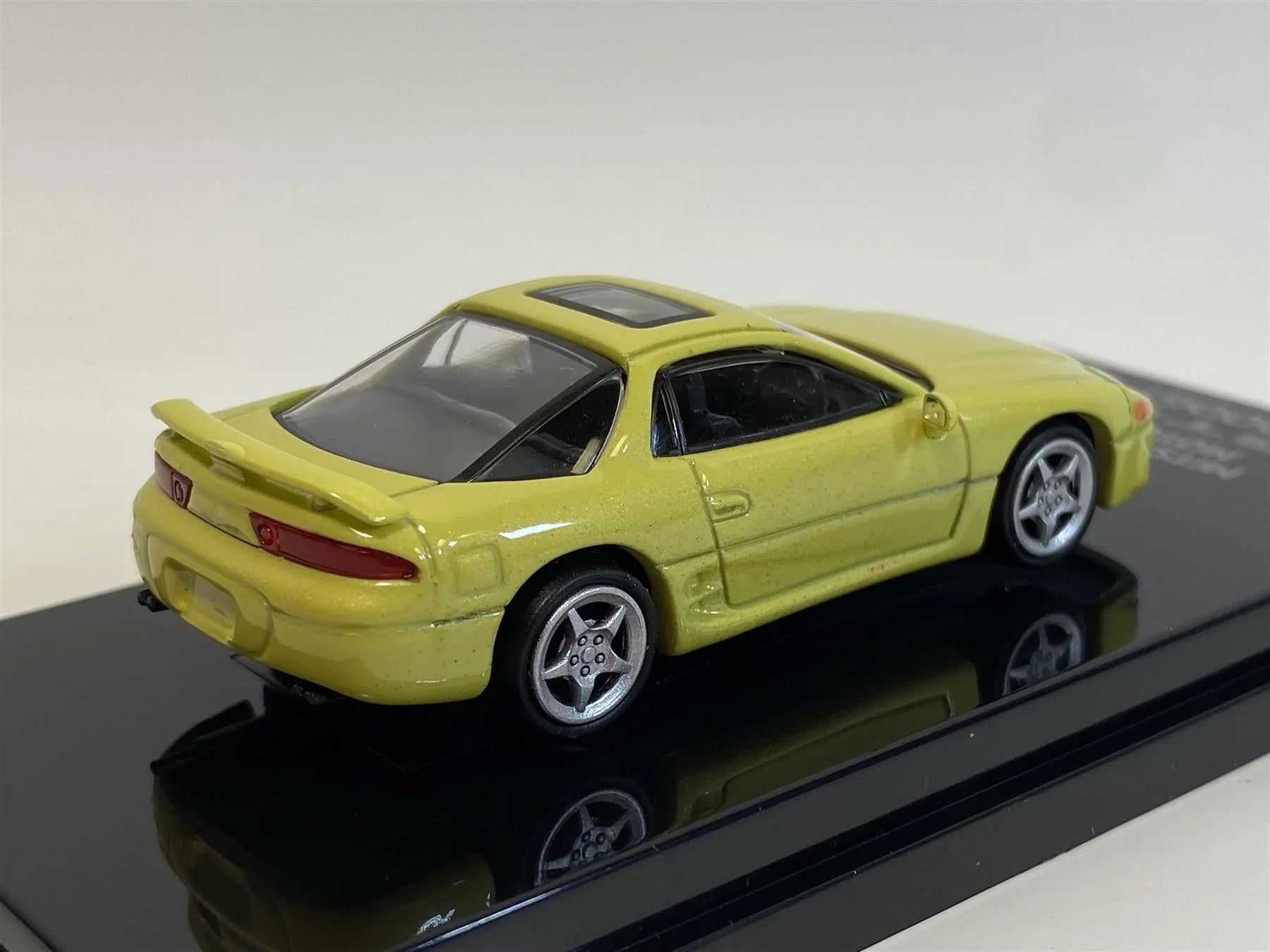 Mitsubishi 3000GT GTO Martinique Yellow Pearl RHD 1:64 Paragon 65137
