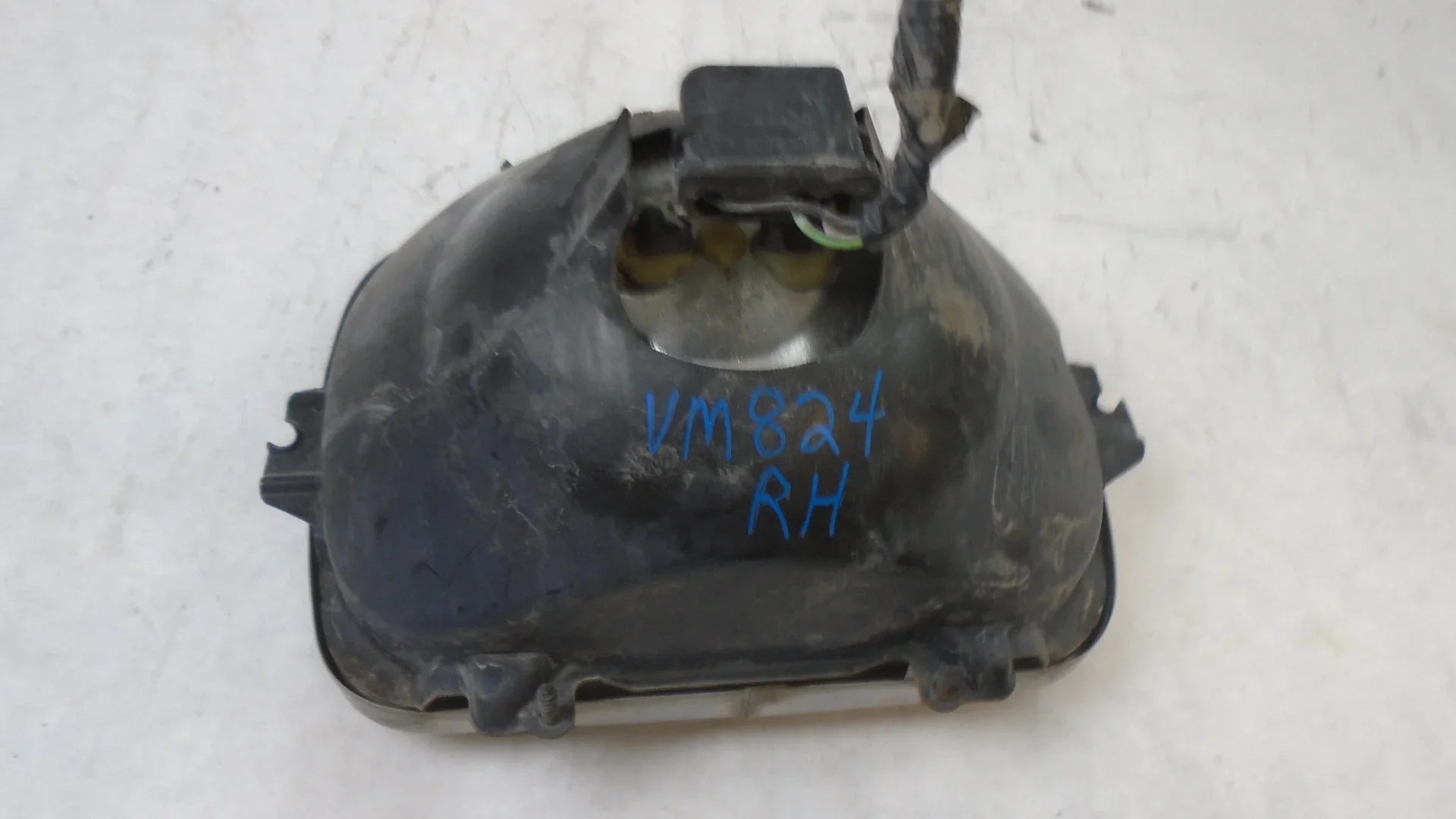Pre-Owned 1997-2015 Chevrolet Express Van Right RH Head Light Lamp Sizeealed Beam OEM LKQ (Good)