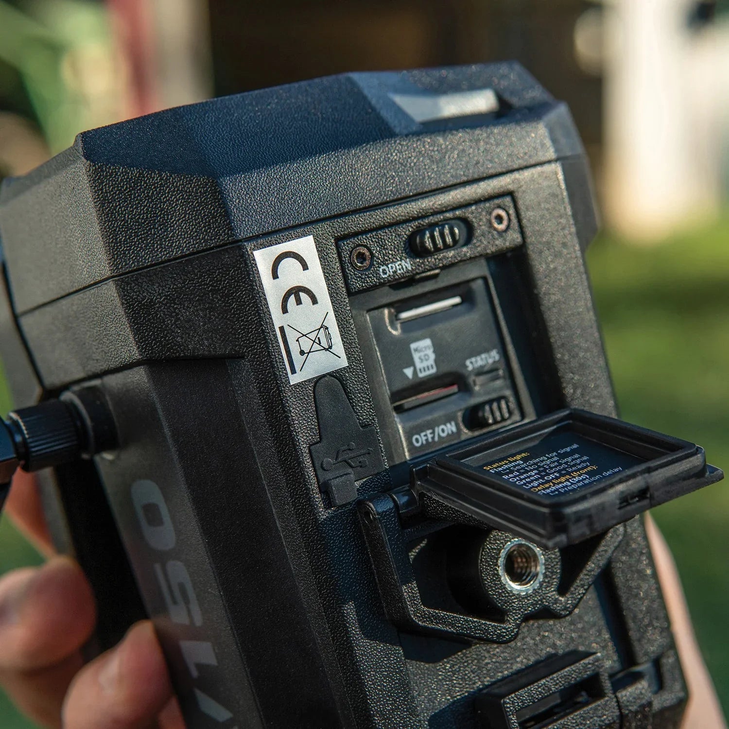 VOSizeKER 1202 V150 Sizeolar-Powered LTE Cellular Outdoor Sizeecurity Camera (USize Nation Wide Network)