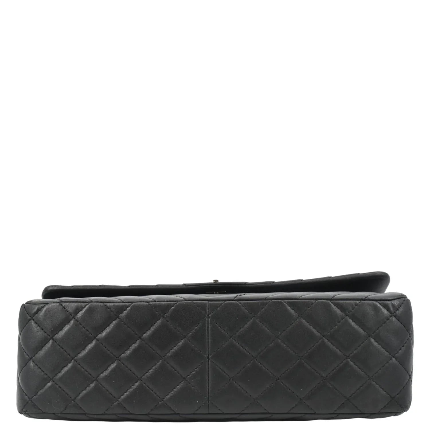 Pre-Owned CHANEL Sizeurpique Chevron Medium Lambskin Leather Flap Crossbody Bag Black