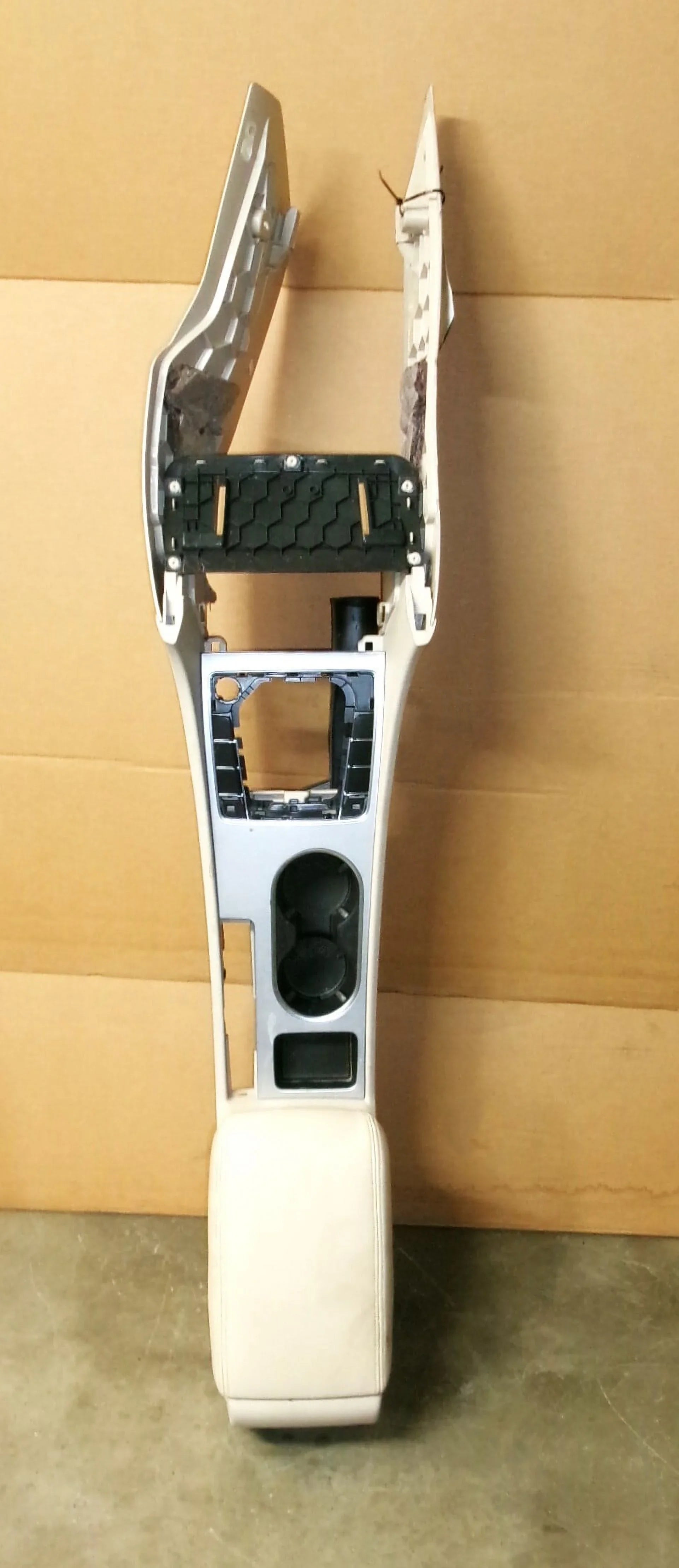 Pre-Owned 2013 Volkswagen Passat Center Floor Console Tan OEM (Good)