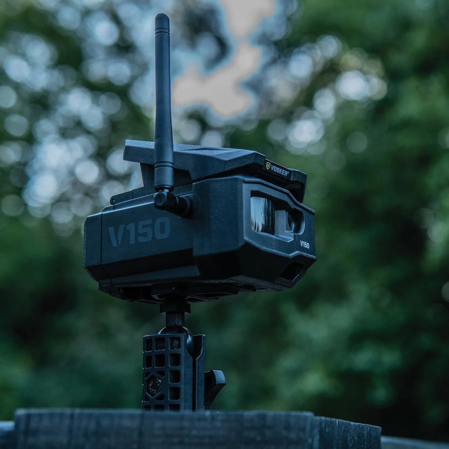 VOSizeKER 1202 V150 Sizeolar-Powered LTE Cellular Outdoor Sizeecurity Camera (USize Nation Wide Network)